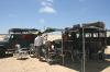 Montage du bivouac dans les dunes blanches au bord du lagon