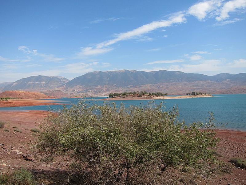 Partis de Marrakech le matin pour rejoindre le lac d'Isli en soirée, nous passons par Bin al Ouidane